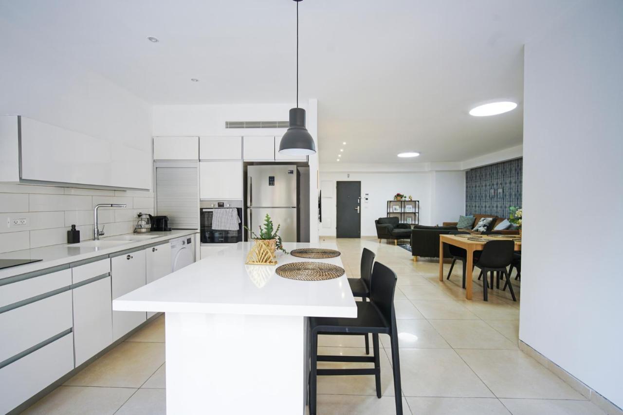 Harav Kuk Modern Apartment By Nimizz Jerusalem Exterior photo