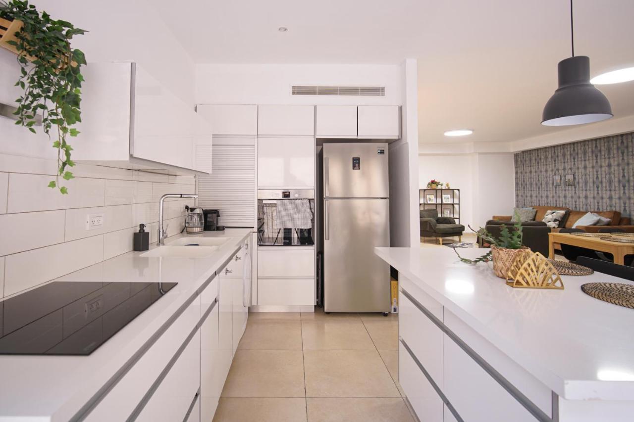 Harav Kuk Modern Apartment By Nimizz Jerusalem Exterior photo